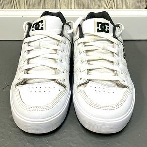 White and grey DC men’s sneaker